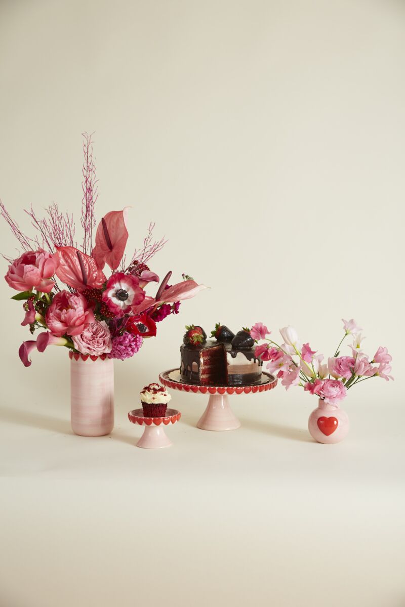 Valentine's Day Cake Stand Wrapped In Love 11.5" x 5"